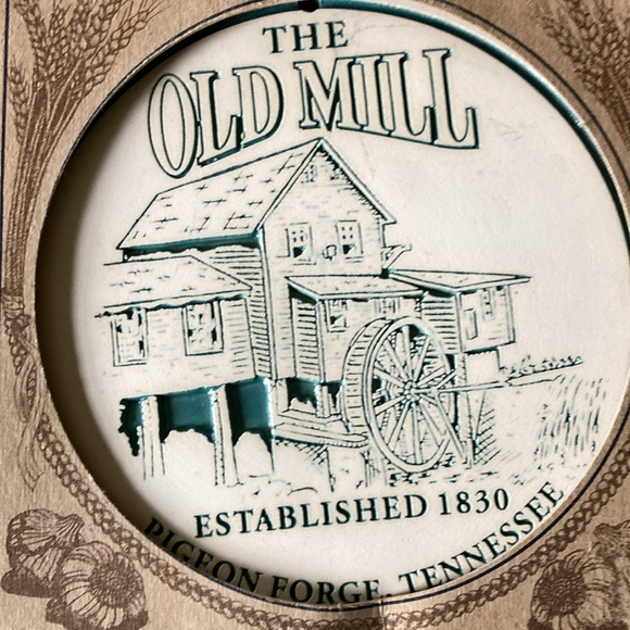 The old mill bread, warmer pigeon Forge, Tennessee - Picture 2 of 3